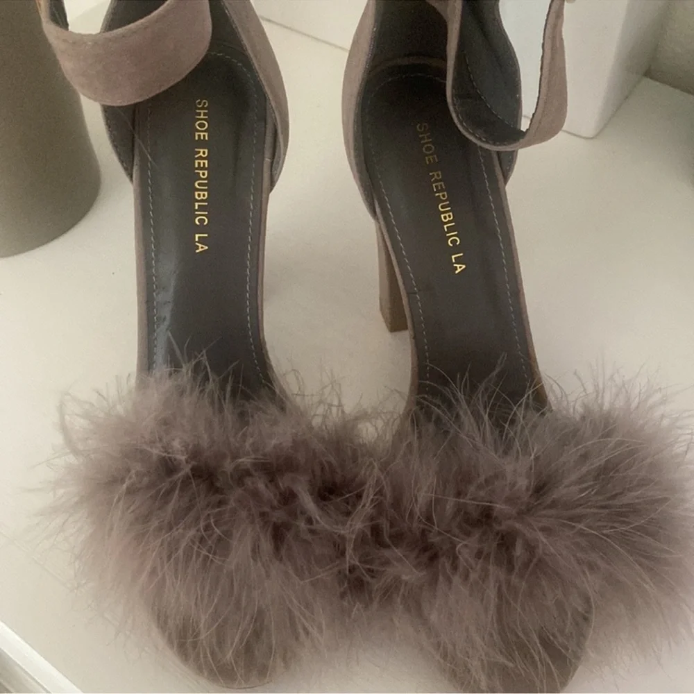 Elegant Gray block Heeled Sandals size 7.5 - Picture 2 of 6